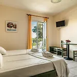 Anemona F Apartment